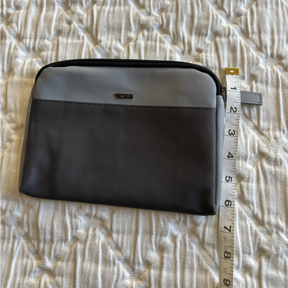 Tumi For Delta Airlines Small‎ Travel Storage Bag Zipper Pouch Toiletries Gray
